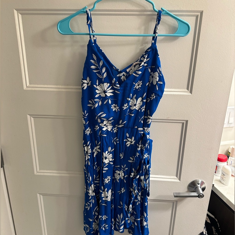 Size M Francesca’s short summer dress. Brand new with tags!!